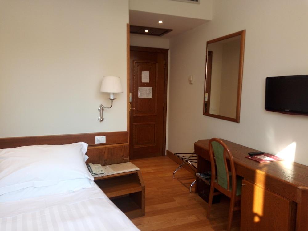 Hotel Santa Chiara Rom