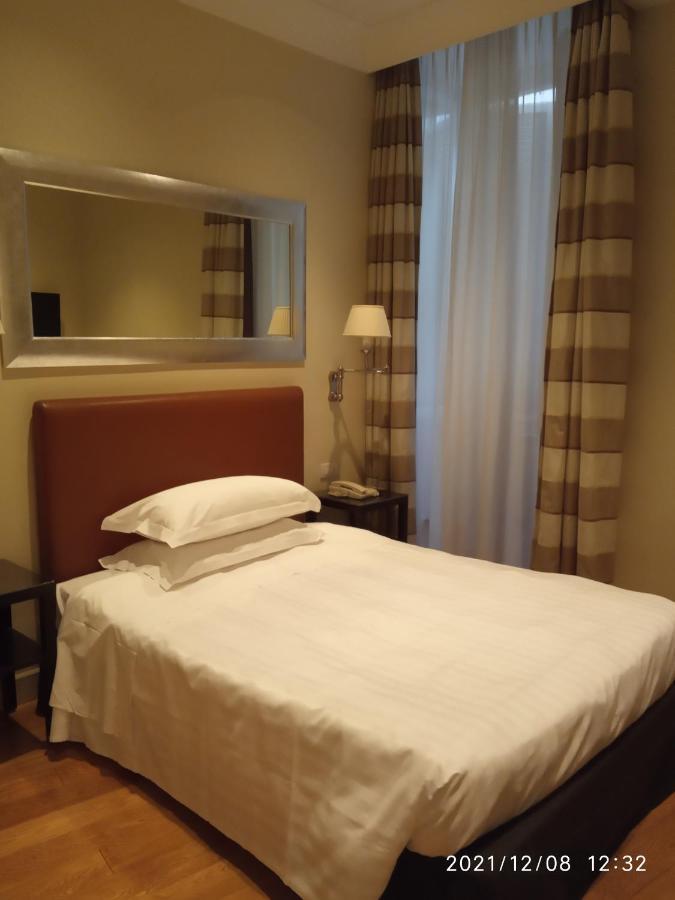 Hotell Santa Chiara 3*