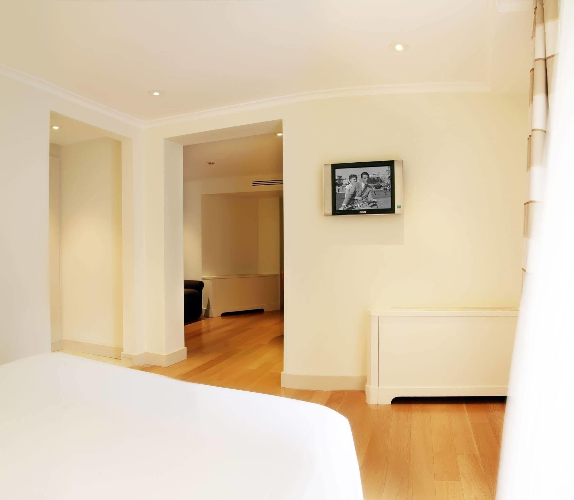Hotell Santa Chiara 3*